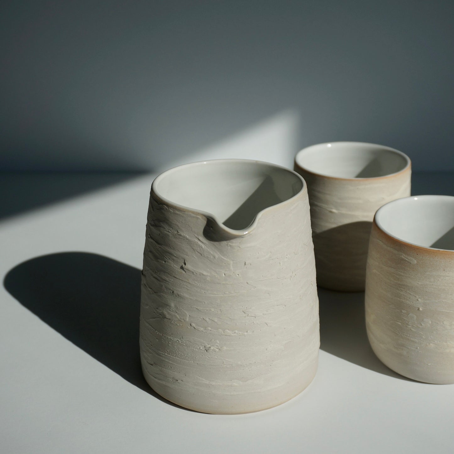 Textured carafe, Glossy white