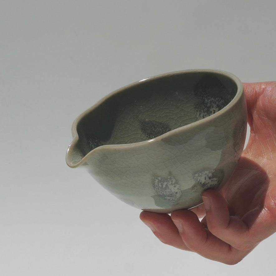 Wavy dosing cup, Celadon melt