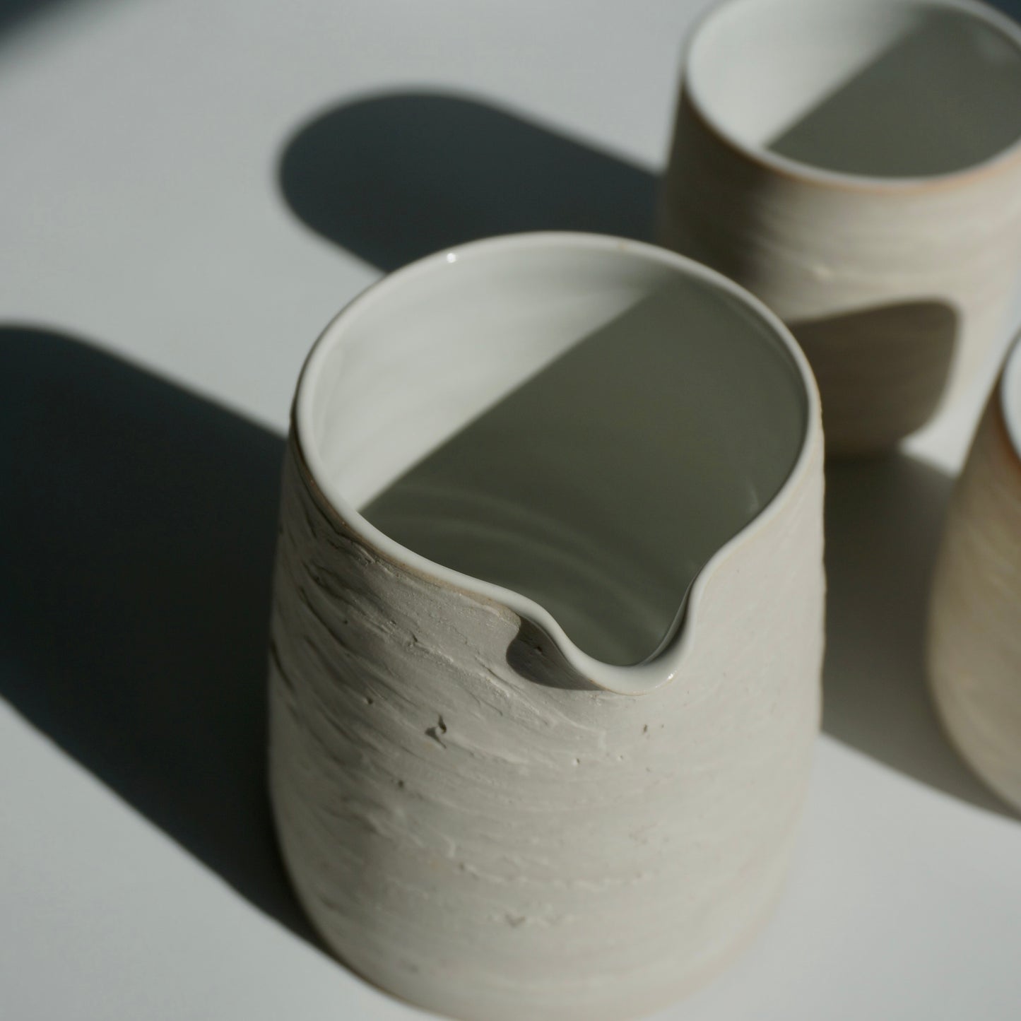 Textured carafe, Glossy white