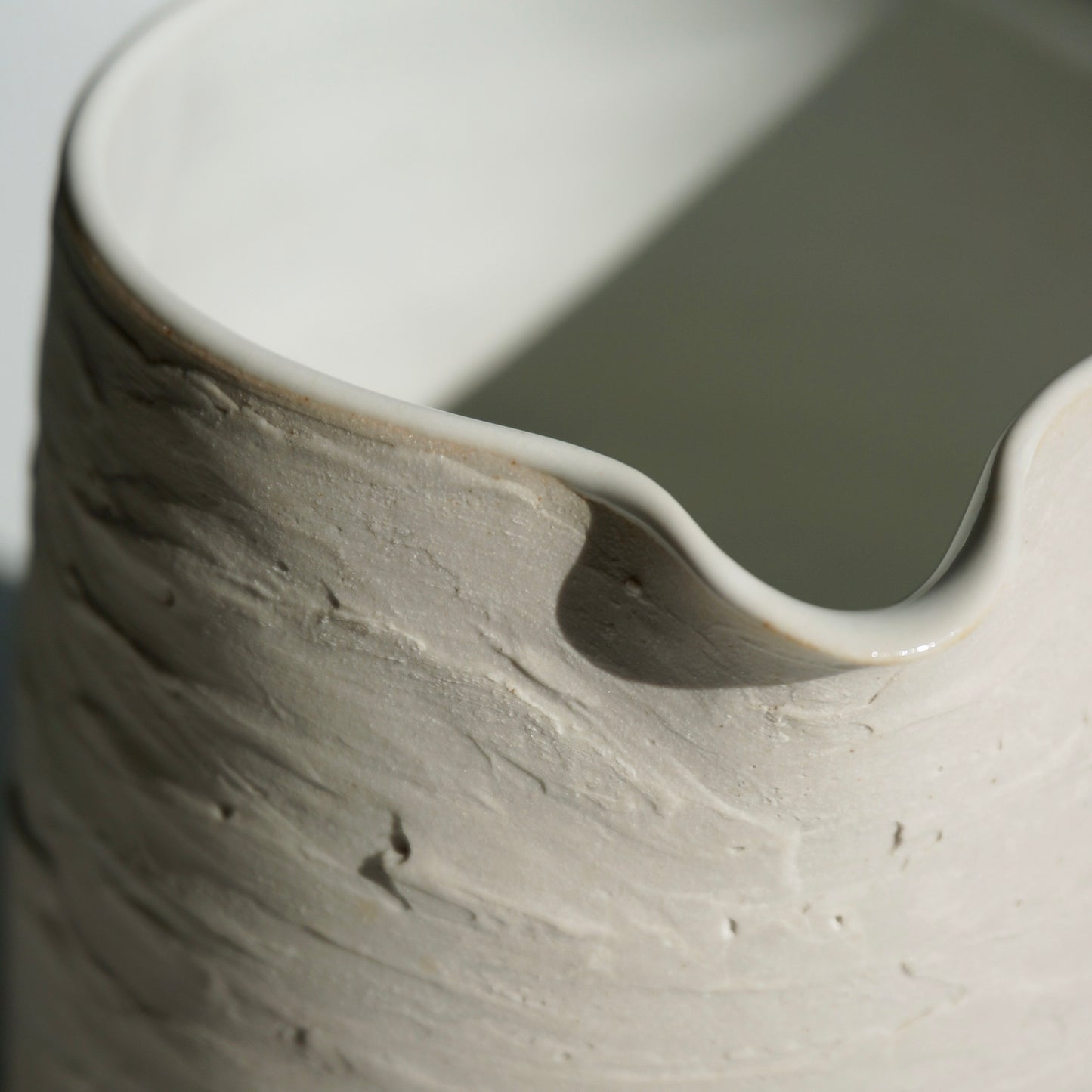 Textured carafe, Glossy white