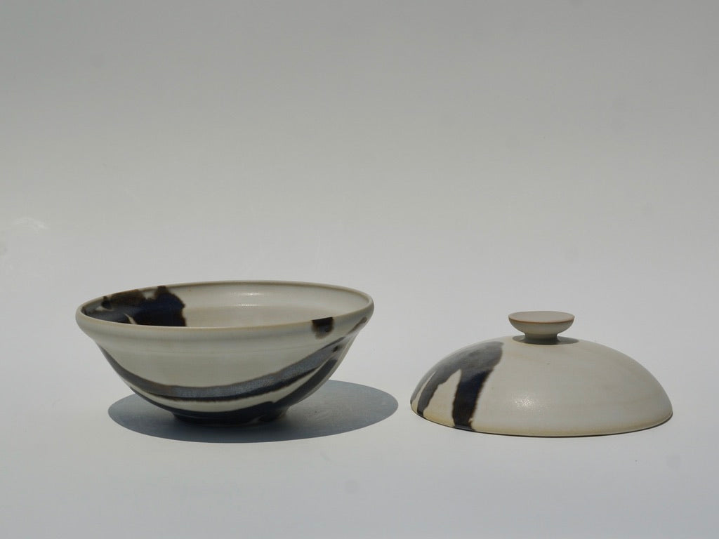 Lidded bowl, Amber