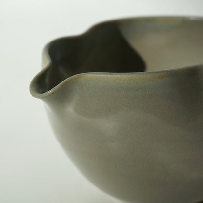 Wavy Matcha Bowl, Blue hydrangea