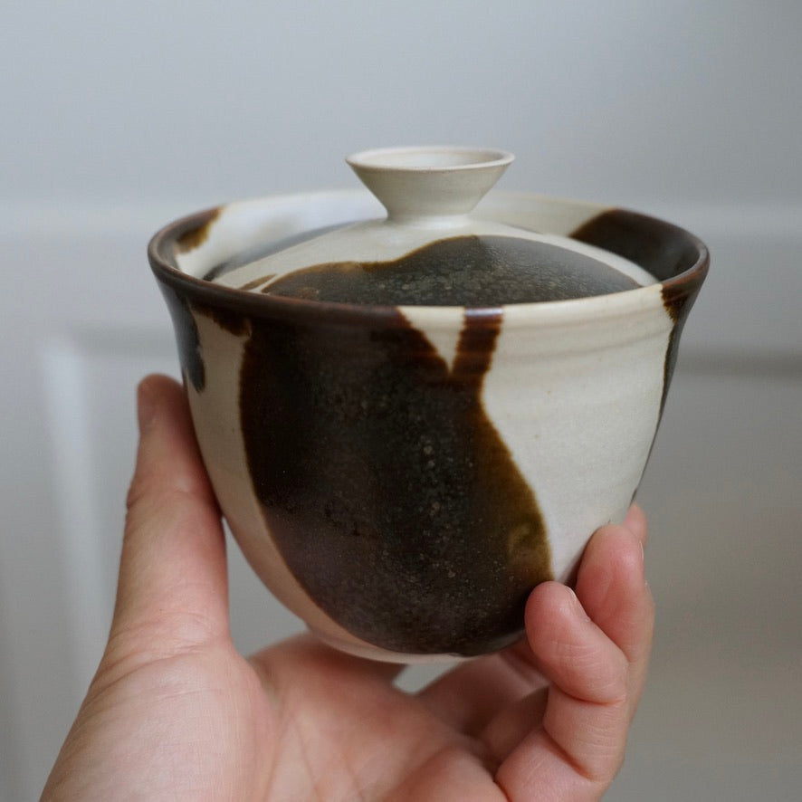 Gaiwan, Amber