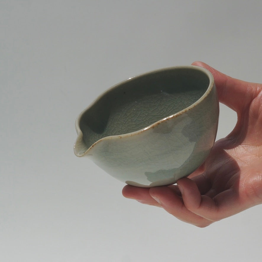 Wavy Dosing Cup, Celadon
