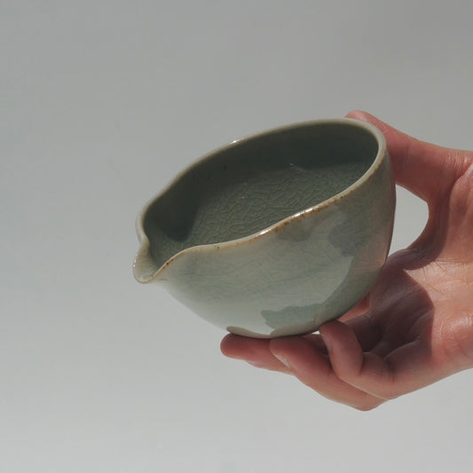 Wavy Dosing Cup, Celadon