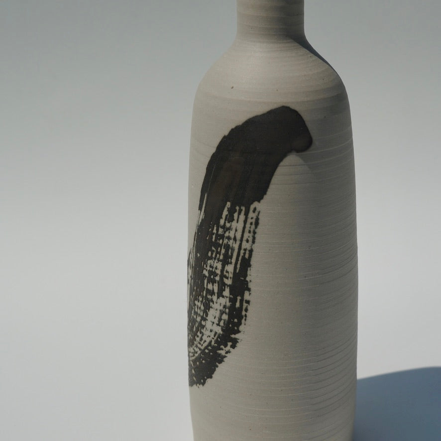Hakeme bottle vase 02
