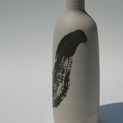 Hakeme bottle vase 02