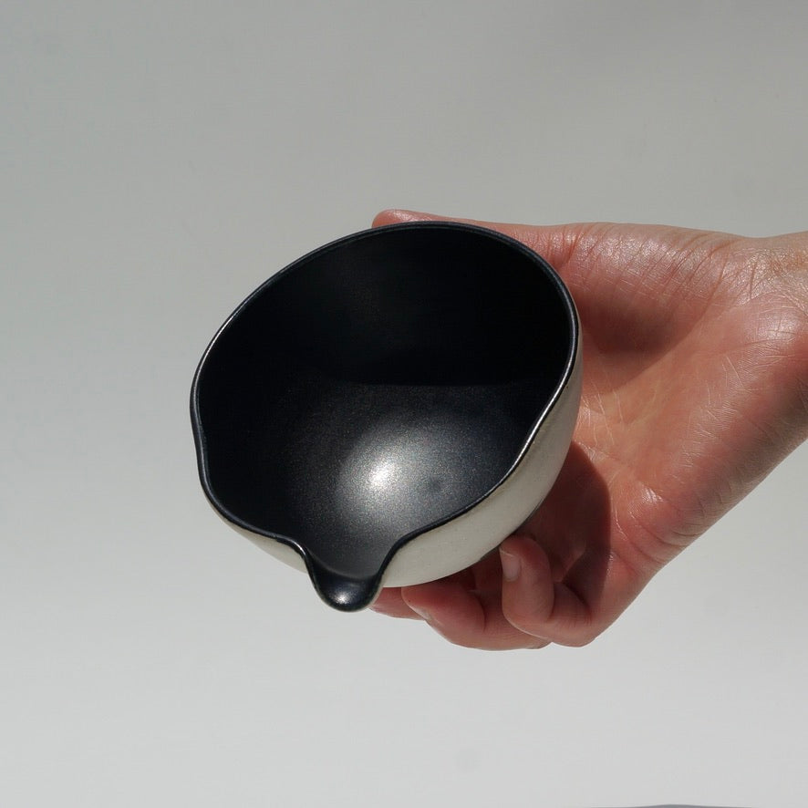 Wavy dosing cup, Hakeme