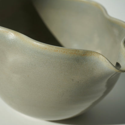 Wavy Matcha Bowl, Blue hydrangea