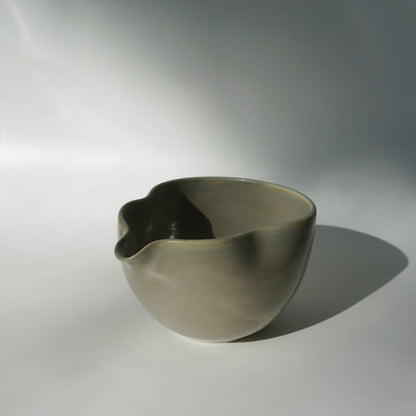 Wavy Matcha Bowl, Blue hydrangea