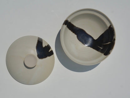 Lidded bowl, Amber