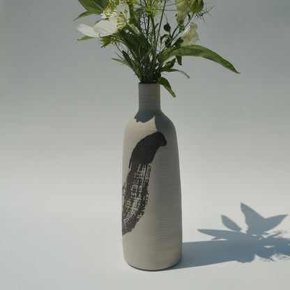 Hakeme bottle vase 02