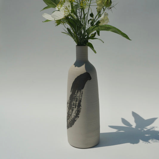 Hakeme bottle vase 02
