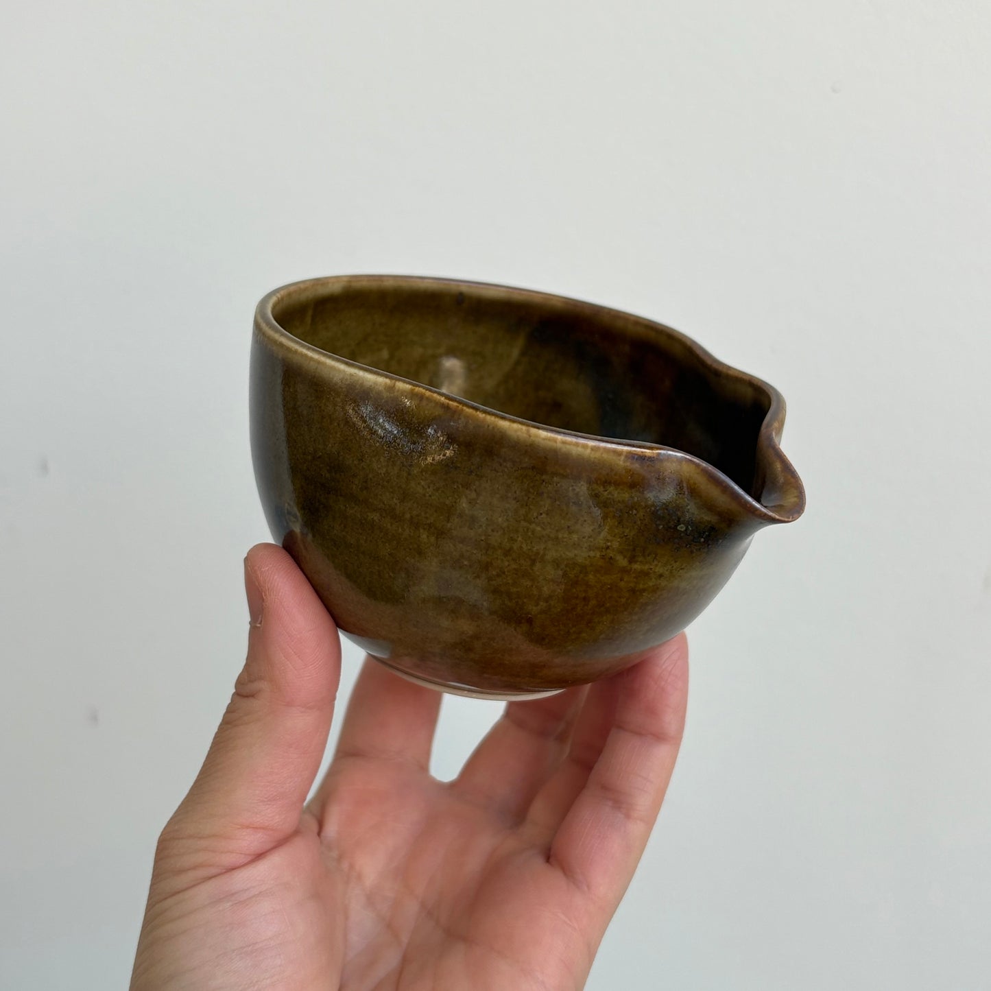 Dosing cup, Dark amber