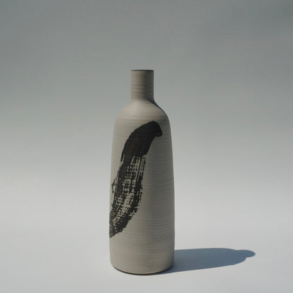 Hakeme bottle vase 02