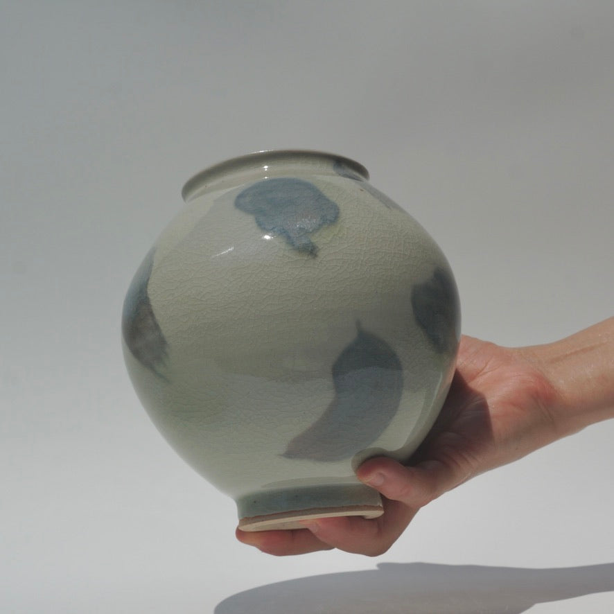Moon jar, Icy dusk