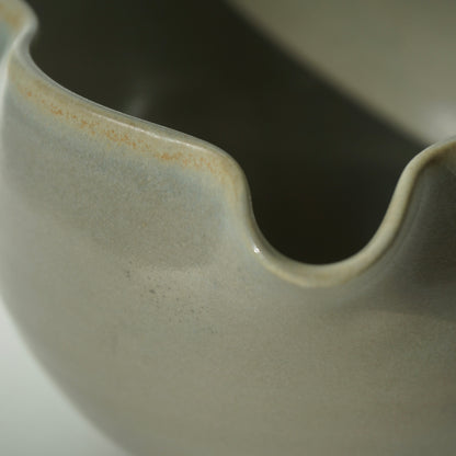 Wavy Matcha Bowl, Blue hydrangea