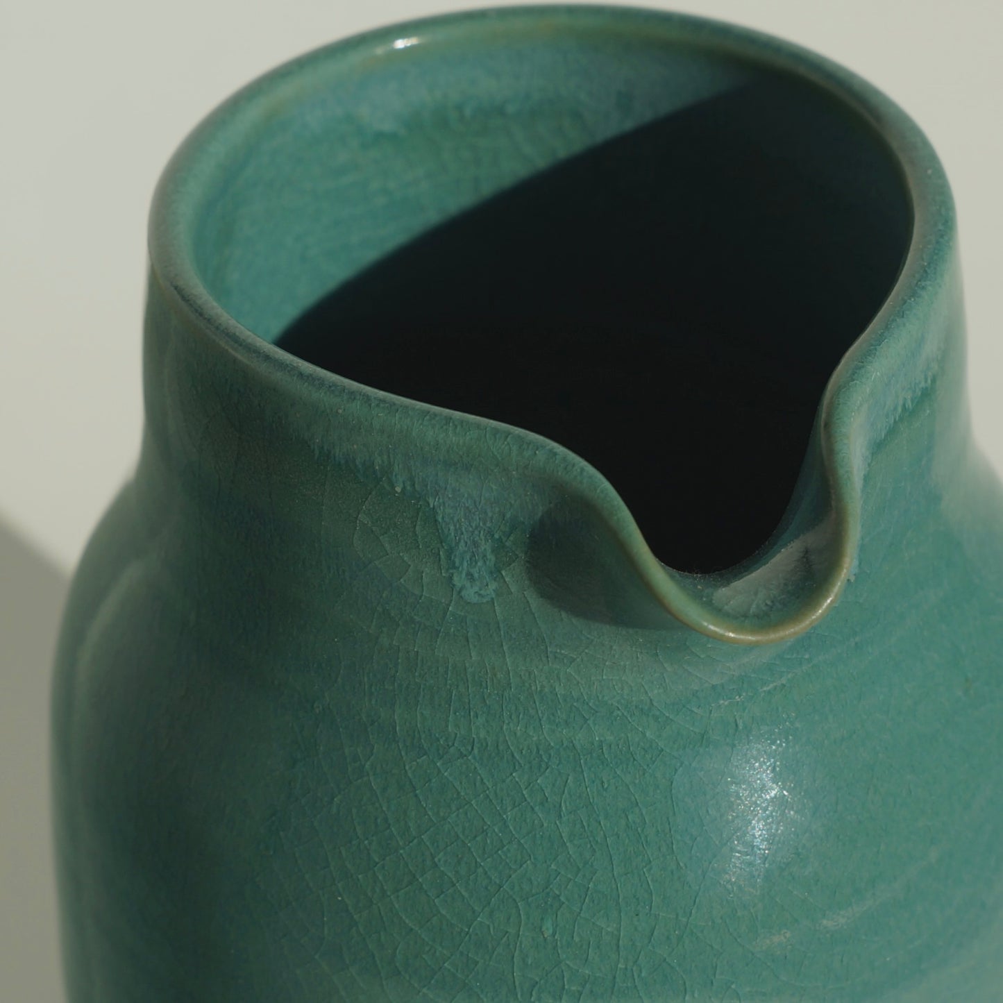 Pitcher, Jade crackle