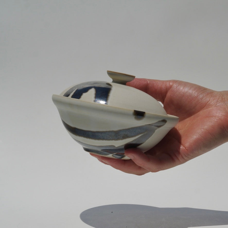 Lidded bowl, Amber