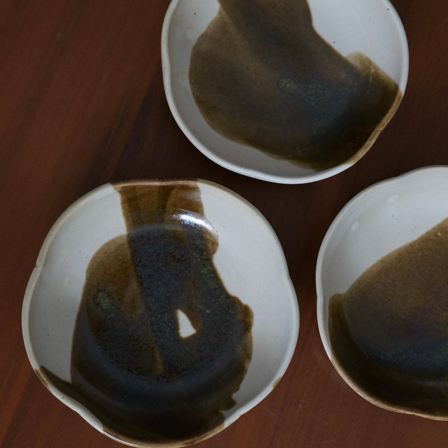 Petal banchan dish, amber