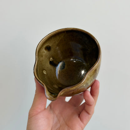 Dosing cup, Dark amber