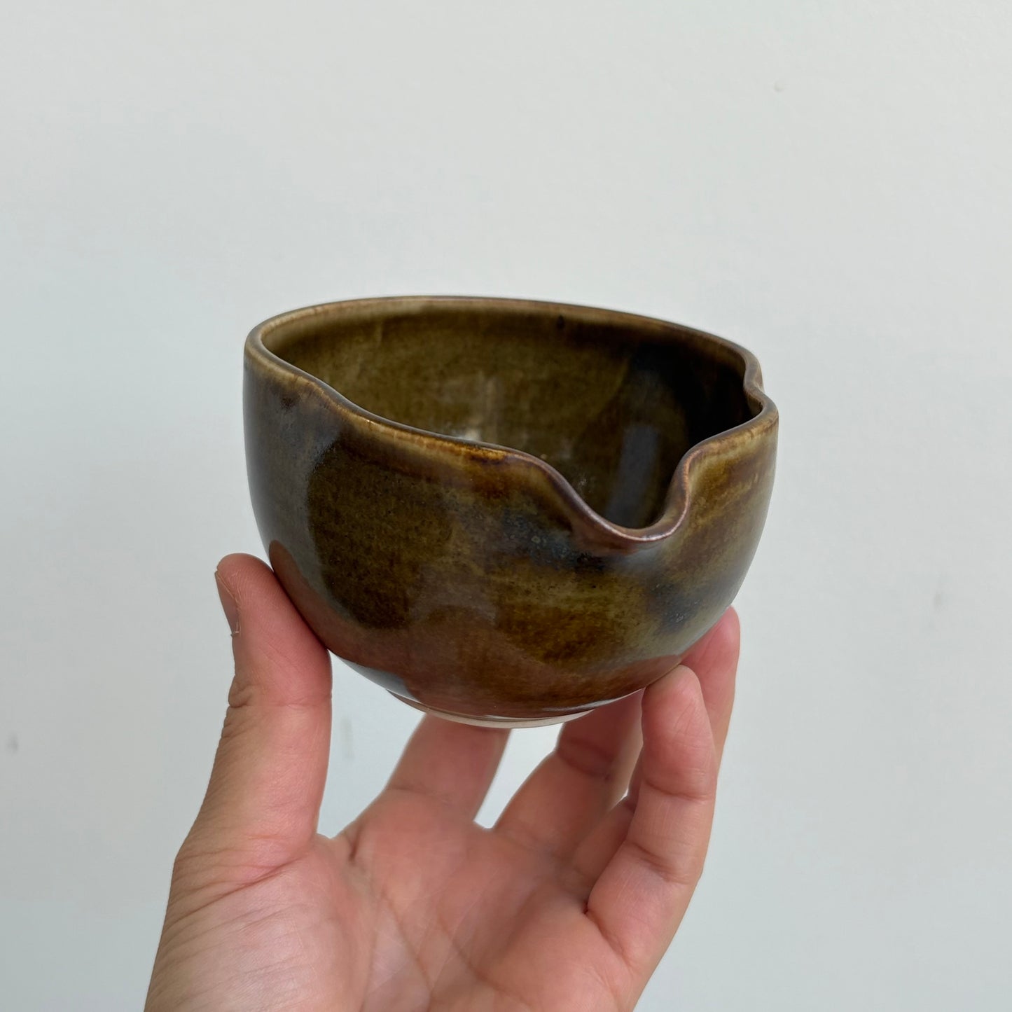 Dosing cup, Dark amber