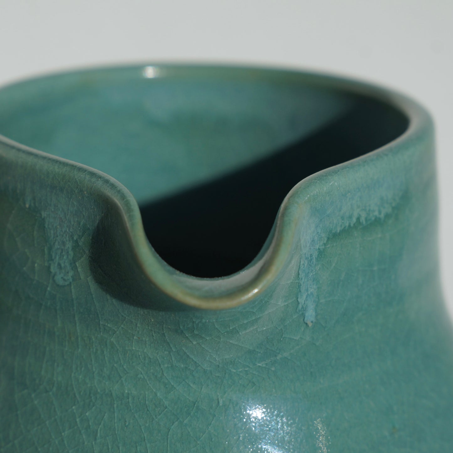Pitcher, Jade crackle