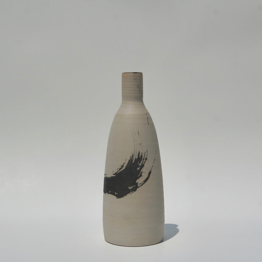 Hakeme bottle vase 01