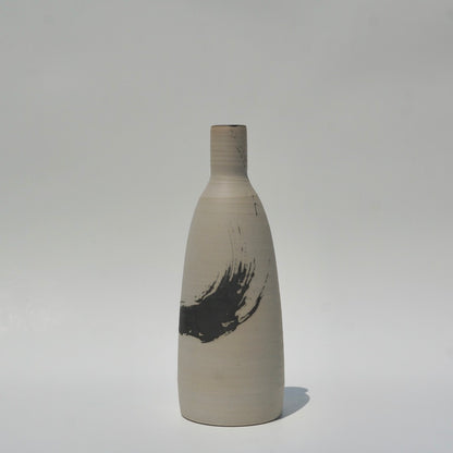 Hakeme bottle vase 01