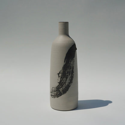 Hakeme bottle vase 02