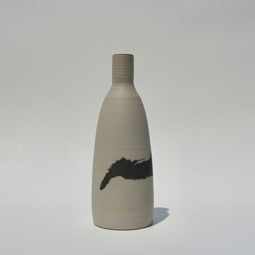 Hakeme bottle vase 01
