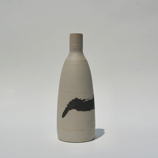 Hakeme bottle vase 01