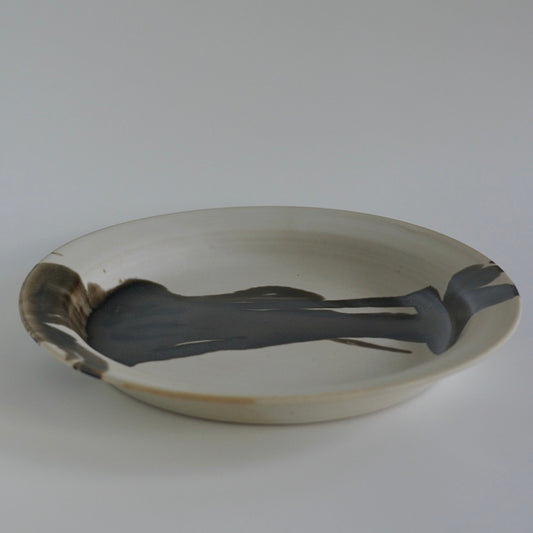 Large rimmed plate, Onyx