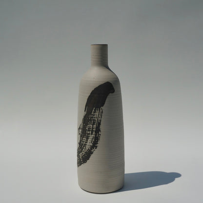 Hakeme bottle vase 02