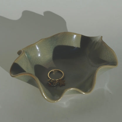 Shell ring dish, Celadon