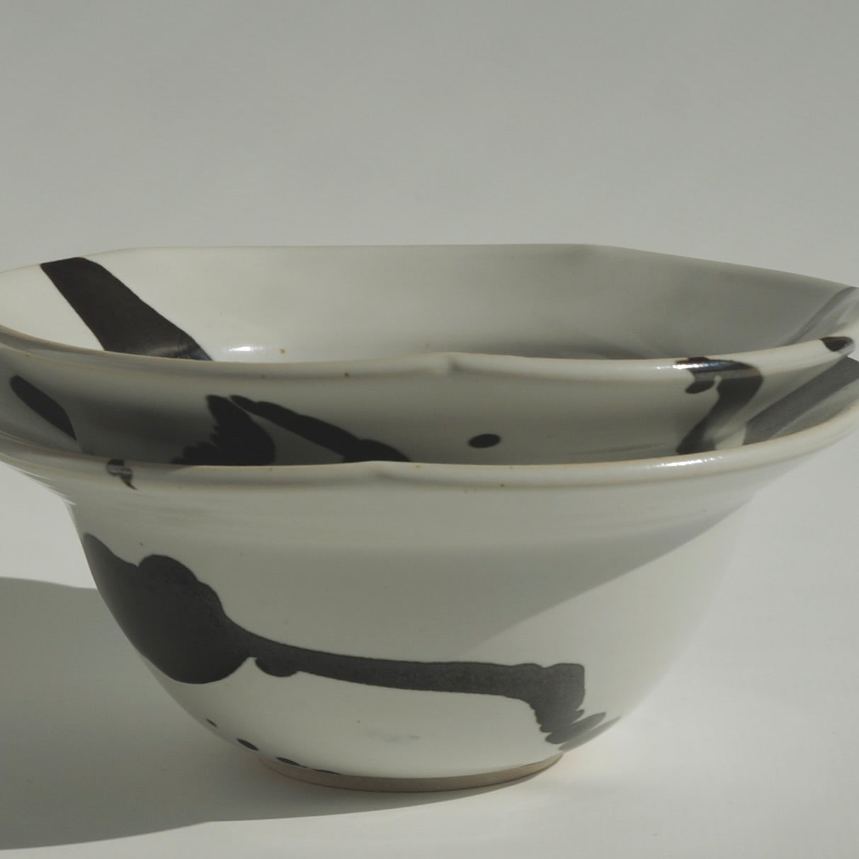 Petal rimmed bowl
