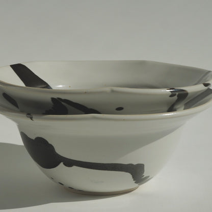 Petal rimmed bowl