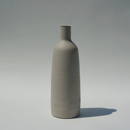 Hakeme bottle vase 02