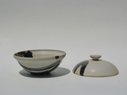 Lidded bowl, Amber