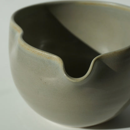 Wavy Matcha Bowl, Blue hydrangea